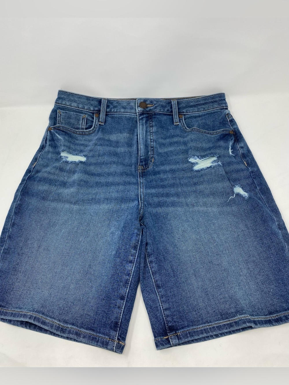 Women’s Simply Vera Wang Distressed Bermuda Denim Shorts Size 8
